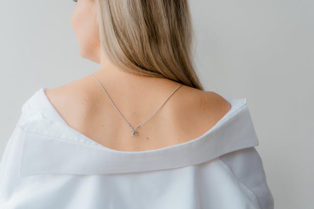 Srebrna biżuteria – ponadczasowy wybór dla każdej kobiety